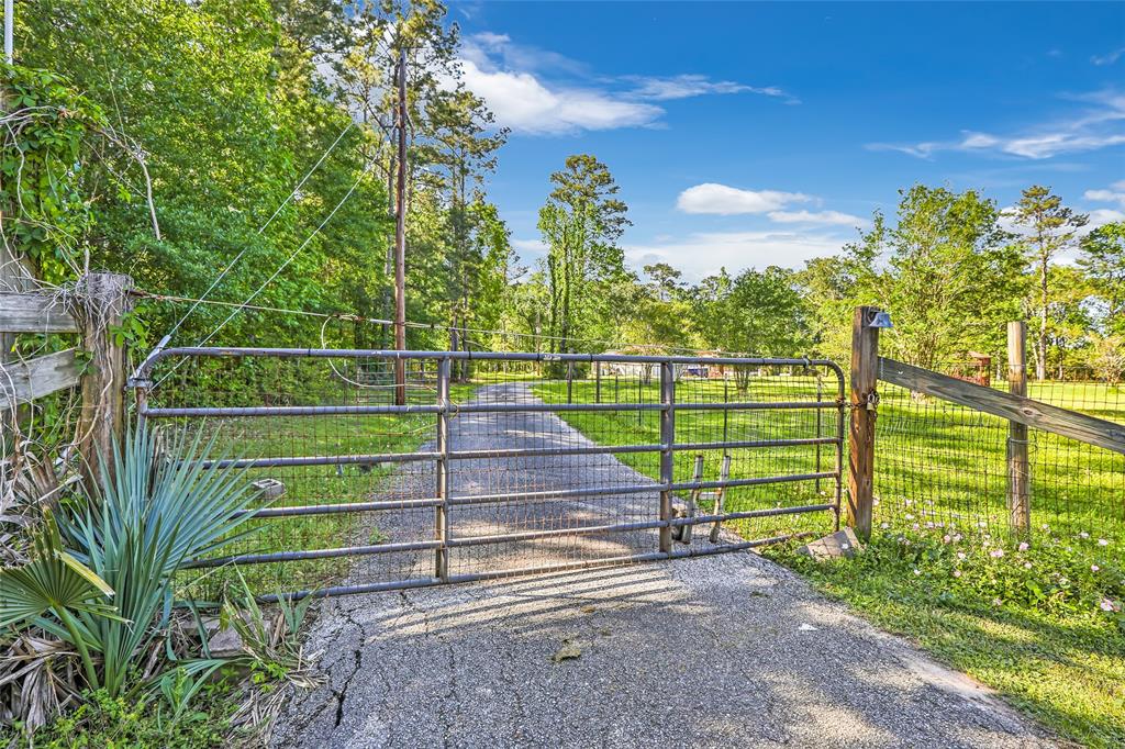 9525 Pine Road, Crosby, Texas image 1