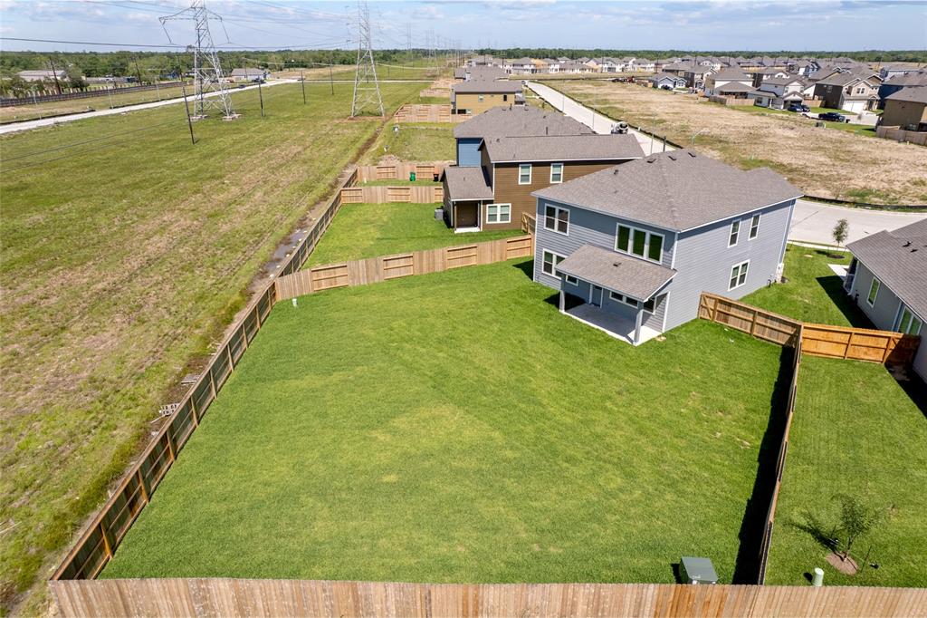 1003 Manteca Drive, Rosharon, Texas image 5