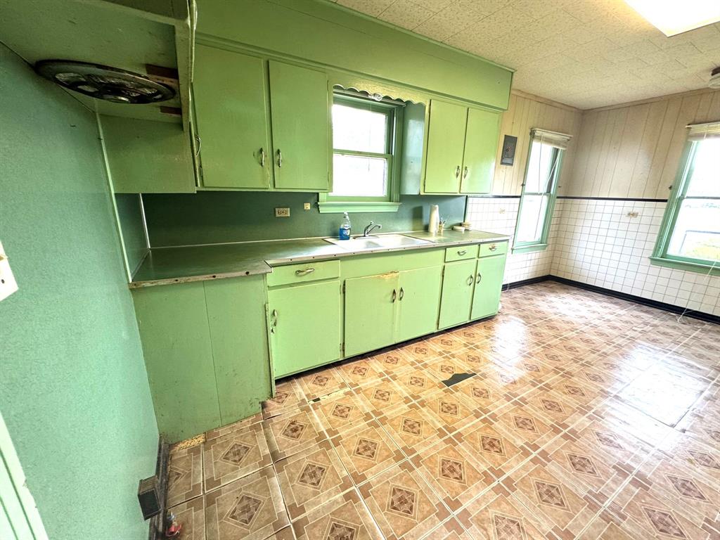 605 5th Street, Louise, Texas image 11
