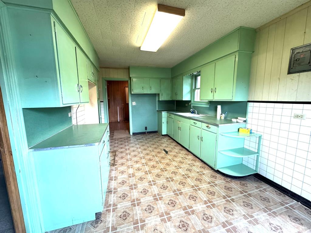 605 5th Street, Louise, Texas image 13