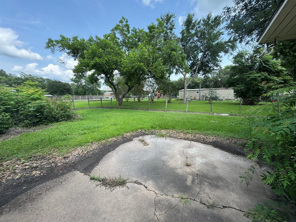 605 5th Street, Louise, Texas image 32