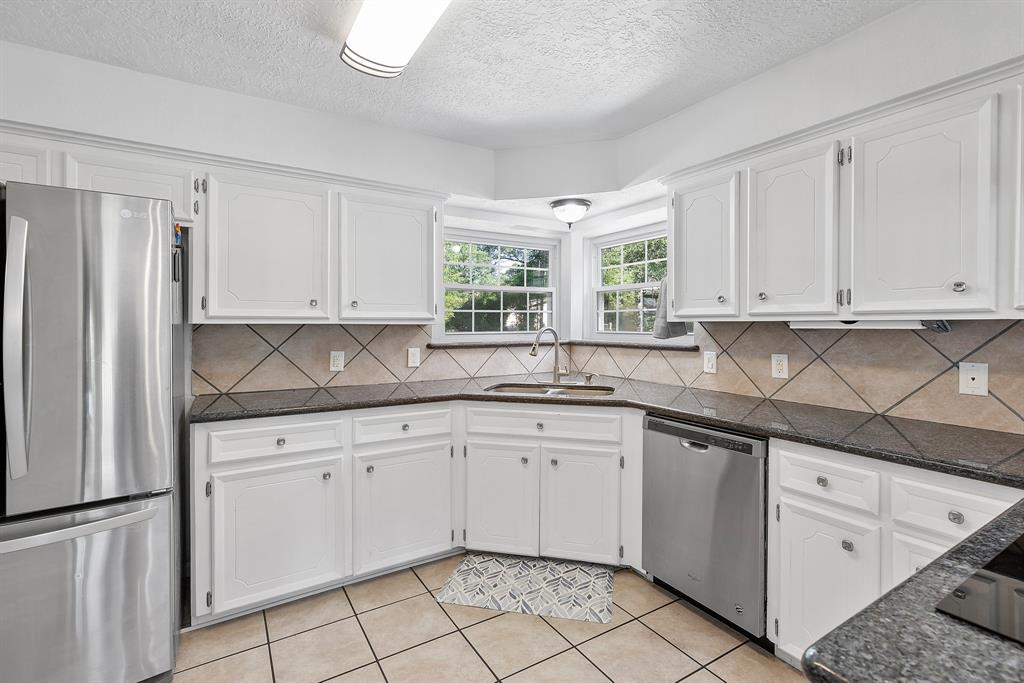 111 Rolling Hills Drive, Conroe, Texas image 13