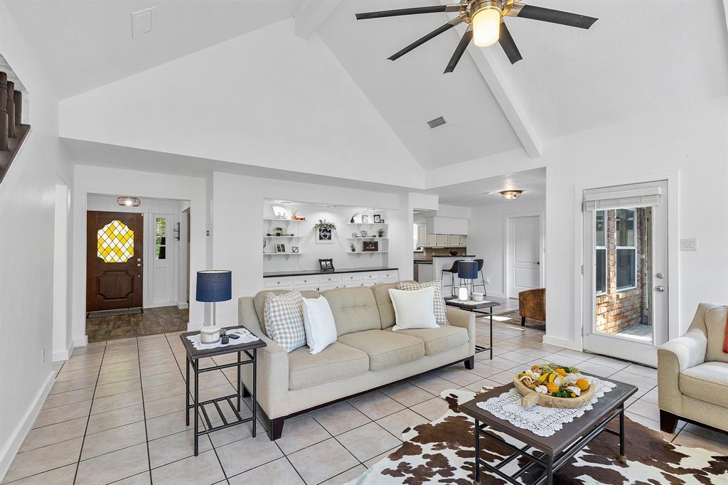 111 Rolling Hills Drive, Conroe, Texas image 11