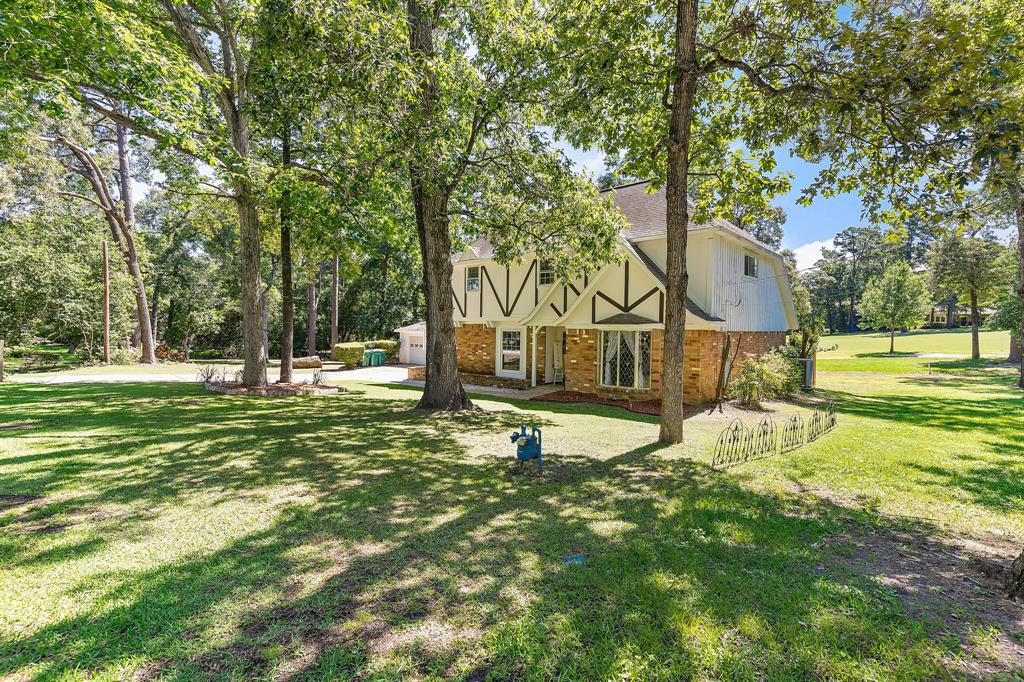 111 Rolling Hills Drive, Conroe, Texas image 3