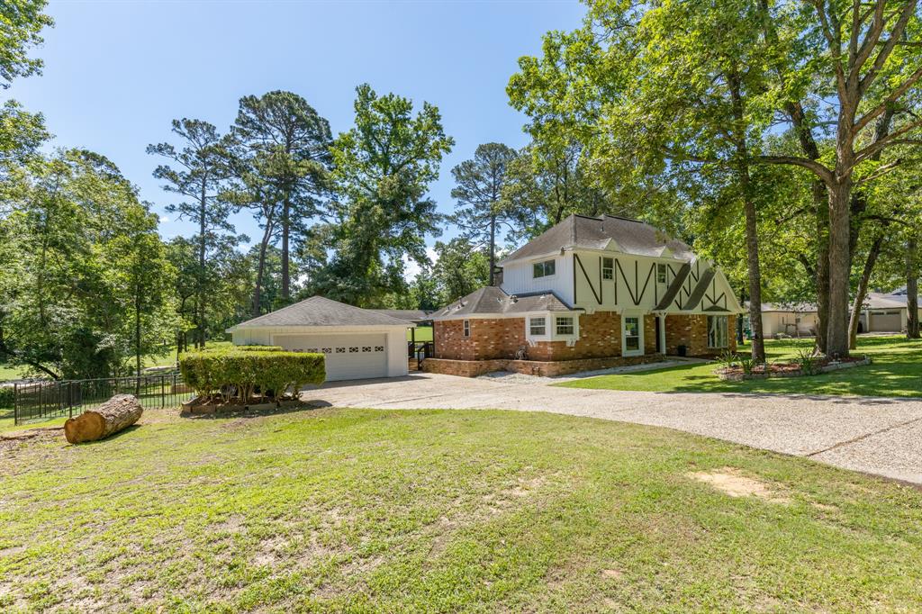 111 Rolling Hills Drive, Conroe, Texas image 2