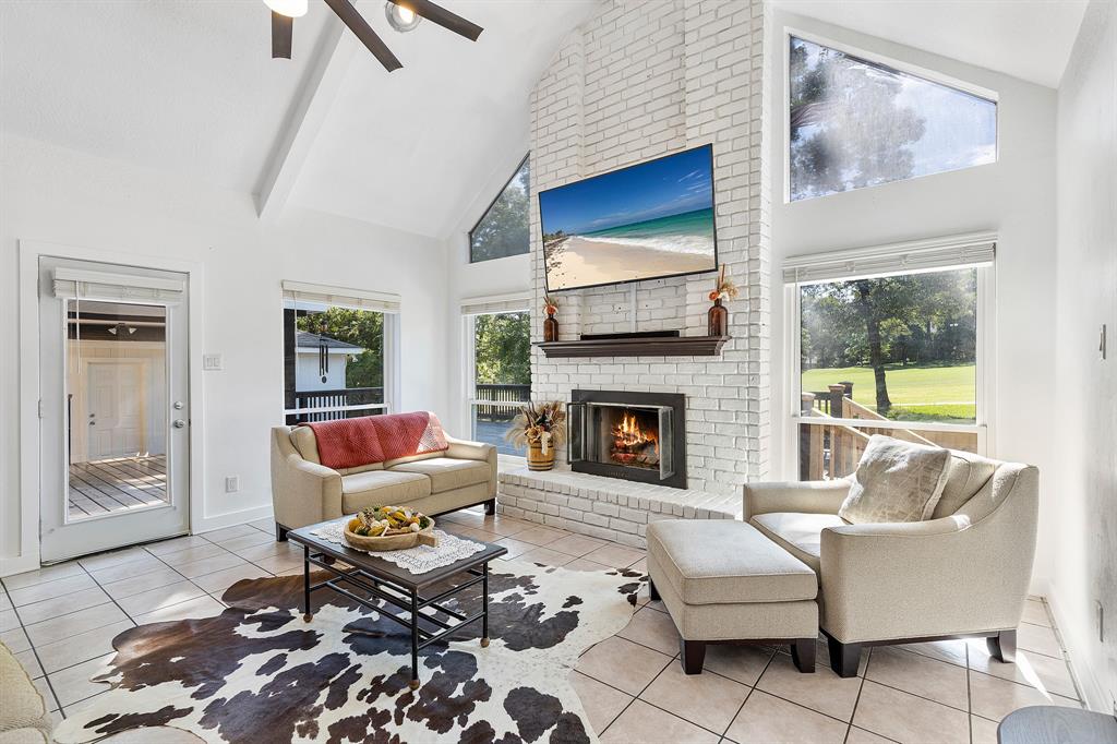 111 Rolling Hills Drive, Conroe, Texas image 7