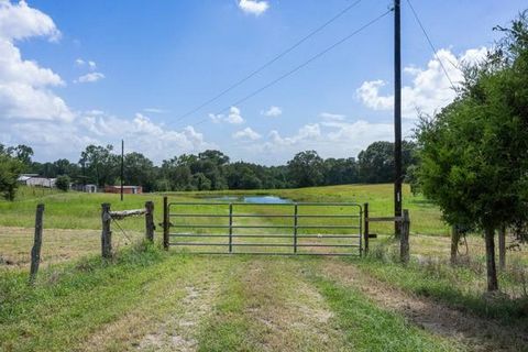 Photo of 12151 State Highway 75 N, Buffalo, TX 75831 (MLS # 63986067) Photo of 12151 State Highway 75 N, Buffalo, TX 75831 (MLS # 63986067)