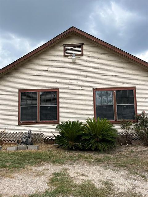 Single Family Residence in Houston TX 10126 Chickasaw Lane.jpg