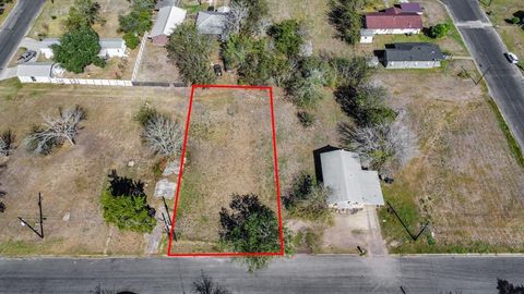 Photo of 311 E Grange Street, Weimar, TX 78962 (MLS # 78990914) Photo of 311 E Grange Street, Weimar, TX 78962 (MLS # 78990914)