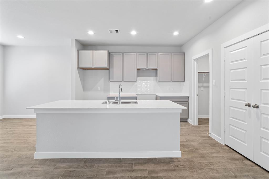 2635 Village Side Trail, Rosenberg, Texas image 6