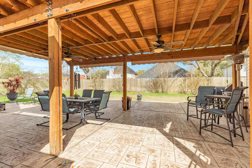 59 Sunrose Court, Lake Jackson, Texas image 3