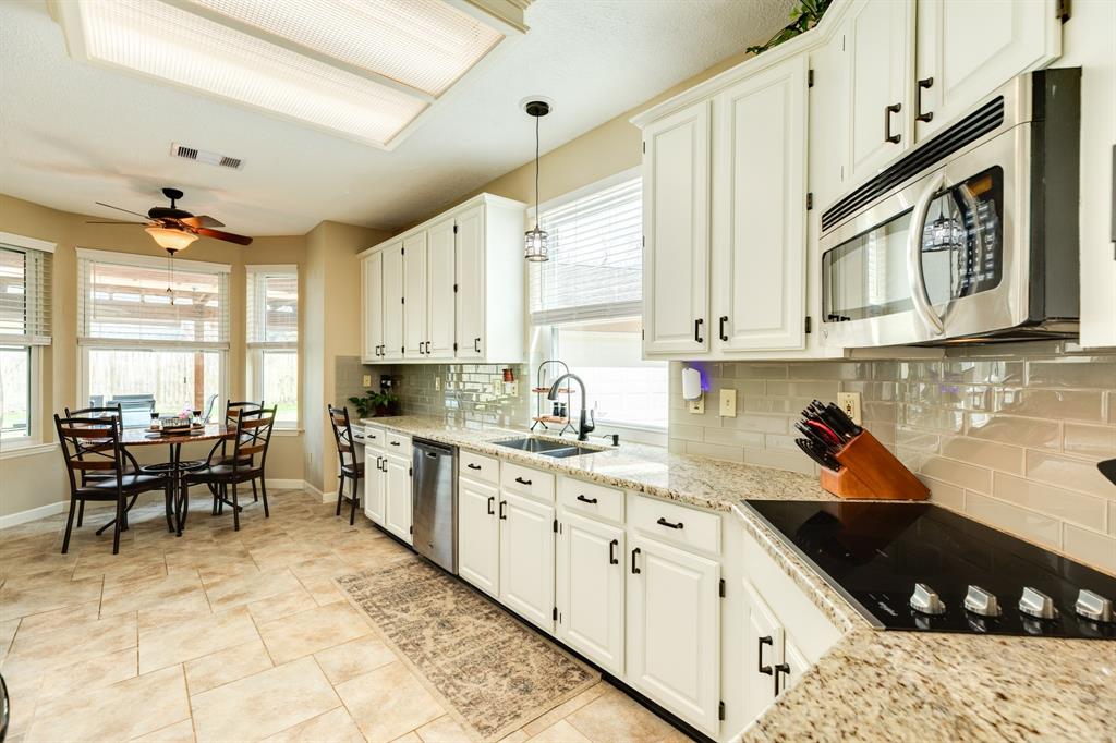 59 Sunrose Court, Lake Jackson, Texas image 11