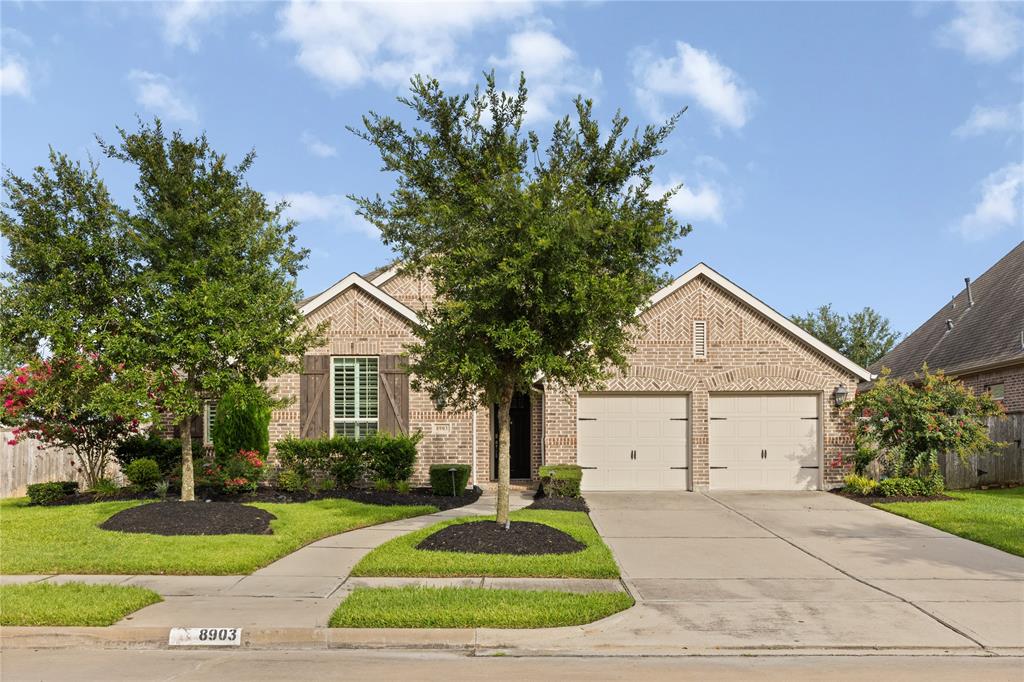 8903 Purdy Crescent Trail