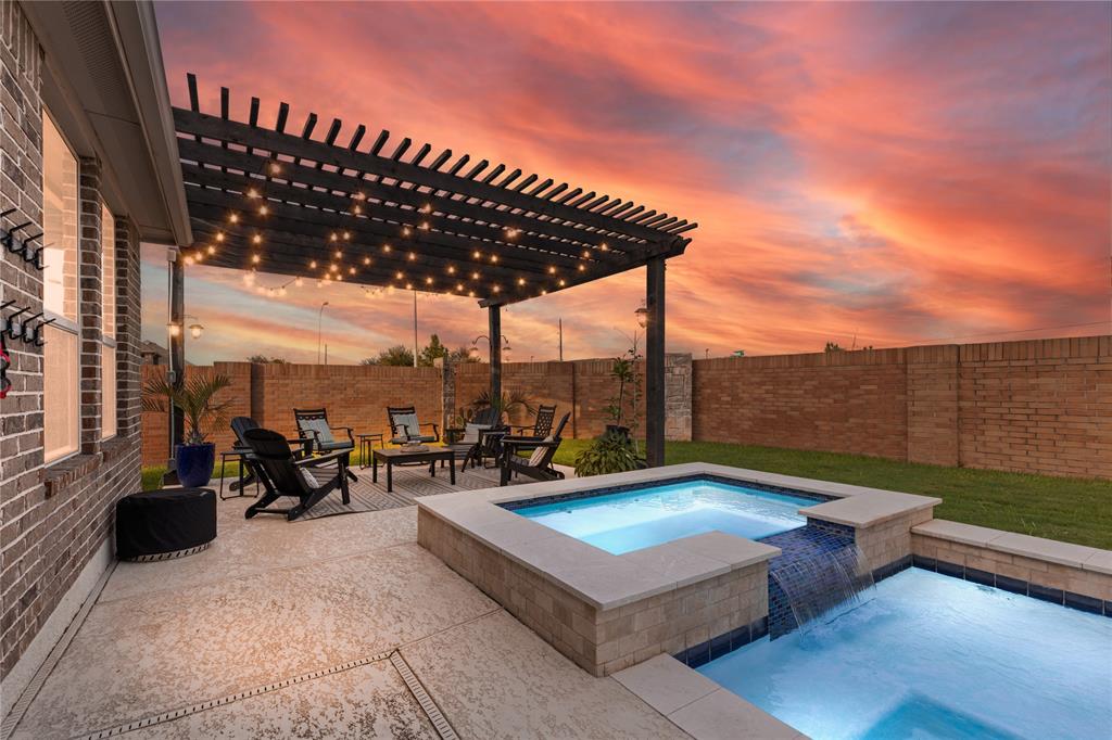 8903 Purdy Crescent Trail