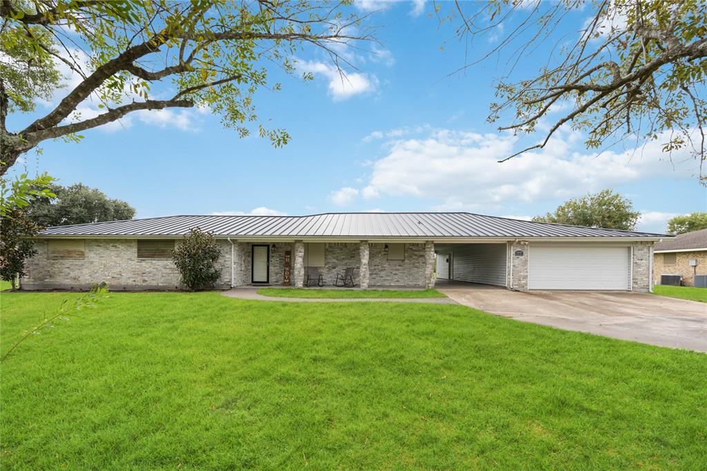 13503 Bob White Drive, Santa Fe, Texas image 1