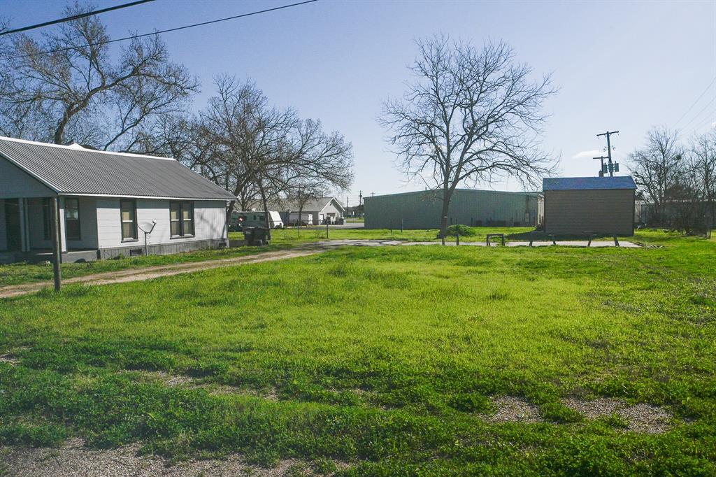 507 South Saint Andrews Street, Weimar, Texas image 2