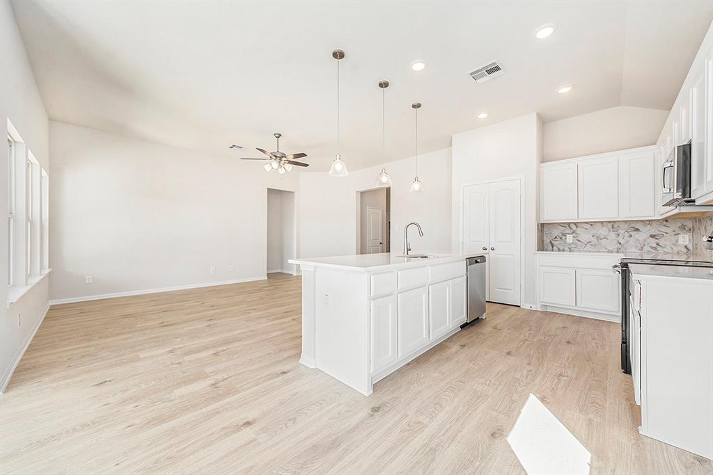 12924 Foster Circle Cir, Willis, Texas image 8