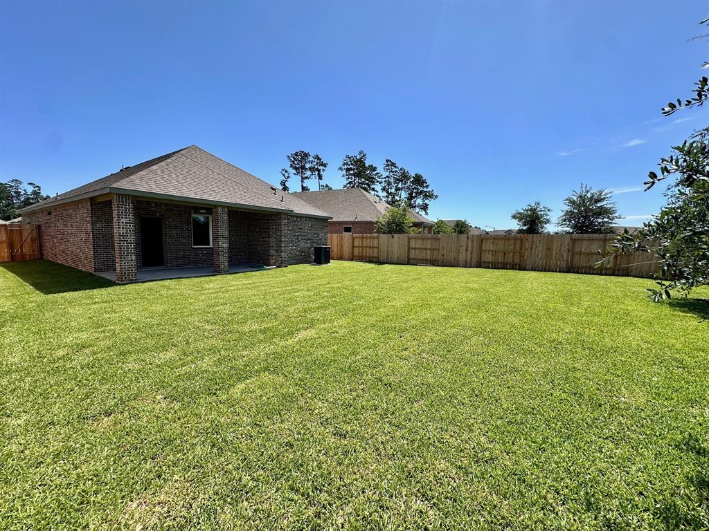 6115 White Spruce Drive, Conroe, Texas image 2