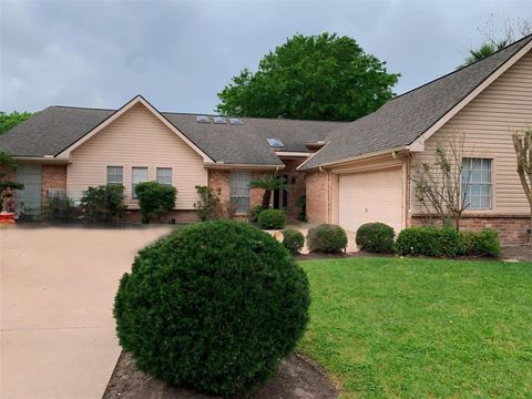 Single Family Residence in Missouri City TX 4002 Greenbriar Drive.jpg