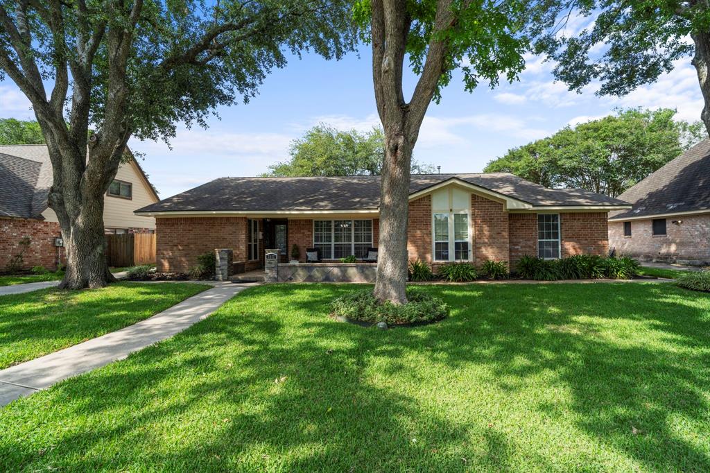 3927 Point Clear Drive, Missouri City, Texas image 3