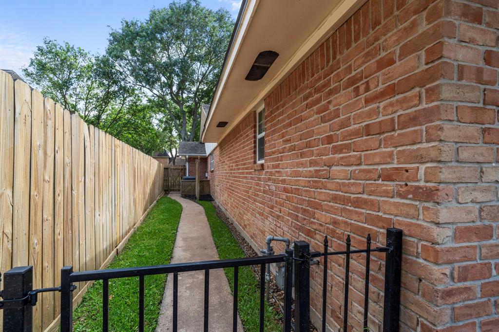 3927 Point Clear Drive, Missouri City, Texas image 49