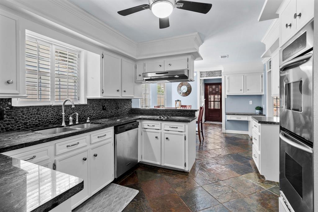 3927 Point Clear Drive, Missouri City, Texas image 13