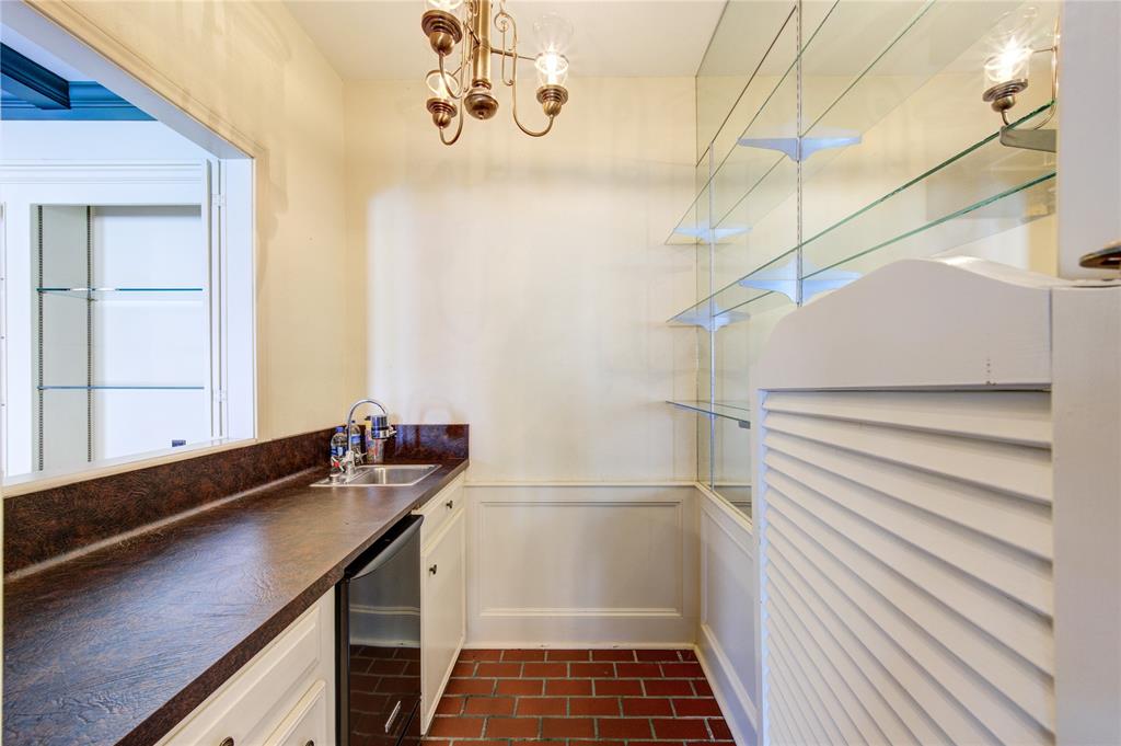 1411 W Brooklake Drive, Houston, Texas image 23