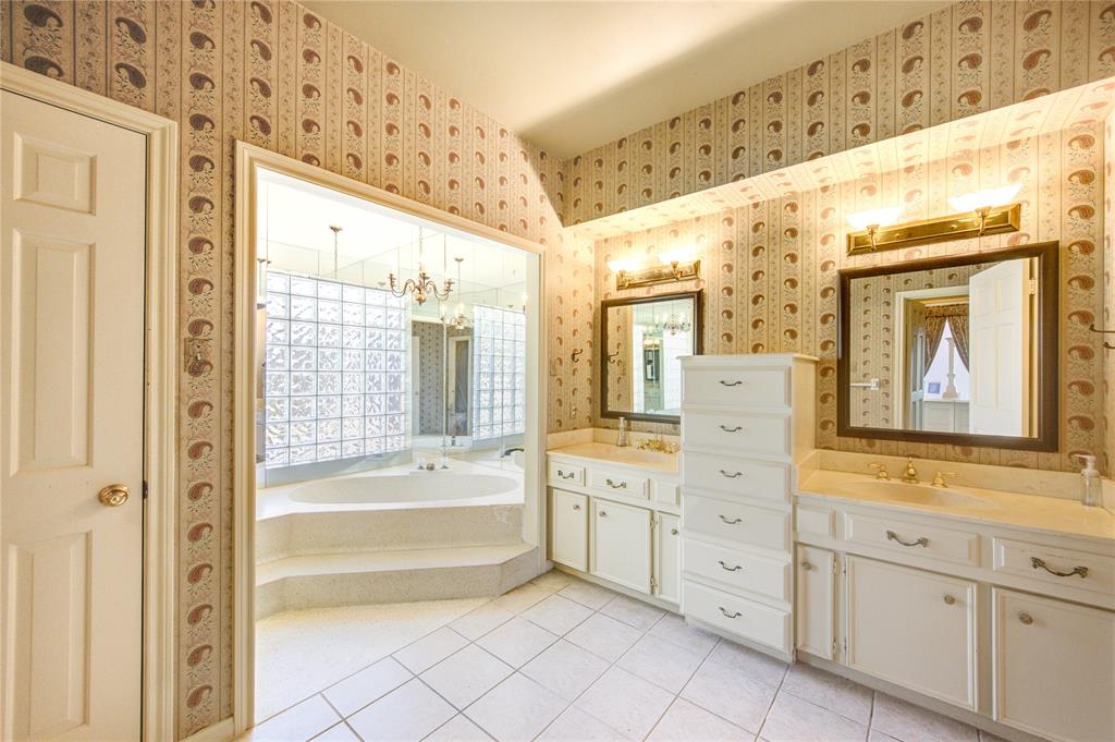 1411 W Brooklake Drive, Houston, Texas image 29