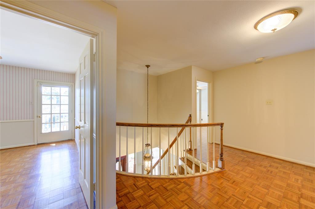 1411 W Brooklake Drive, Houston, Texas image 35