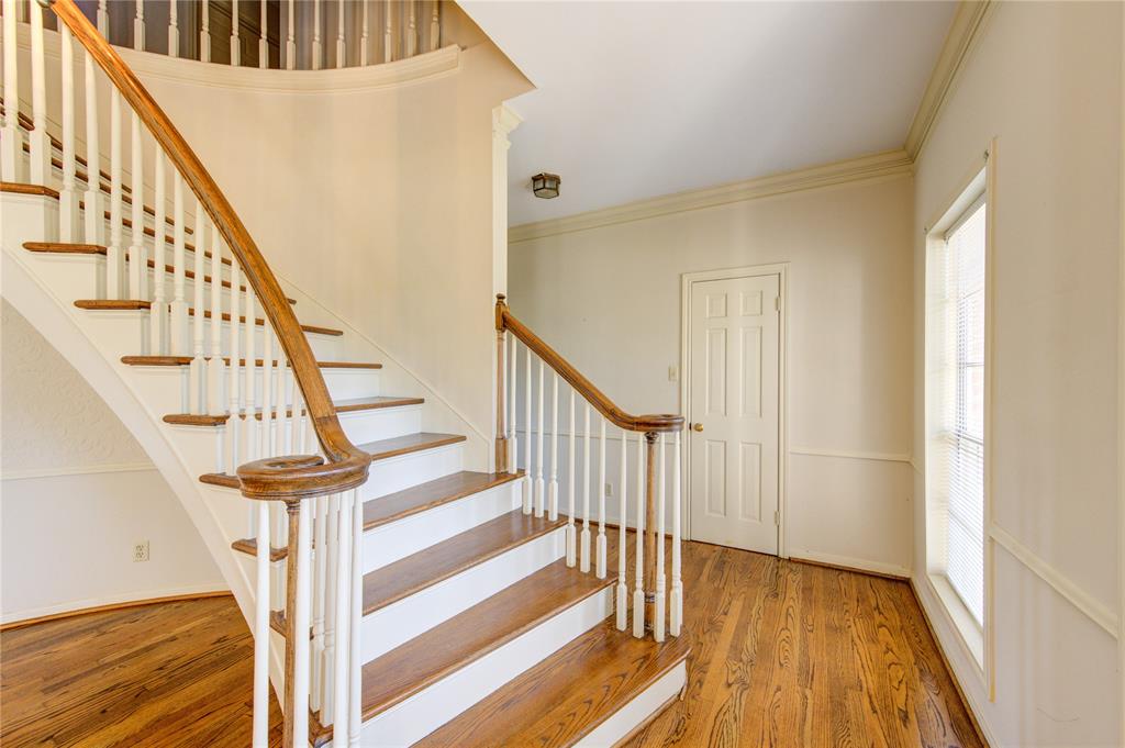 1411 W Brooklake Drive, Houston, Texas image 8