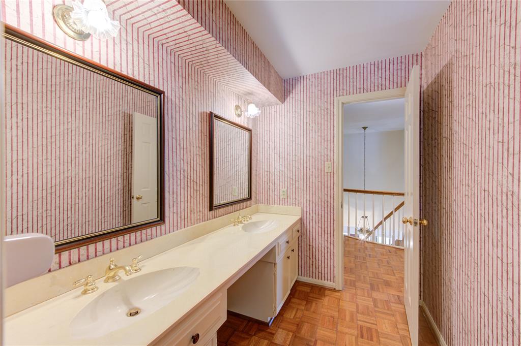 1411 W Brooklake Drive, Houston, Texas image 38