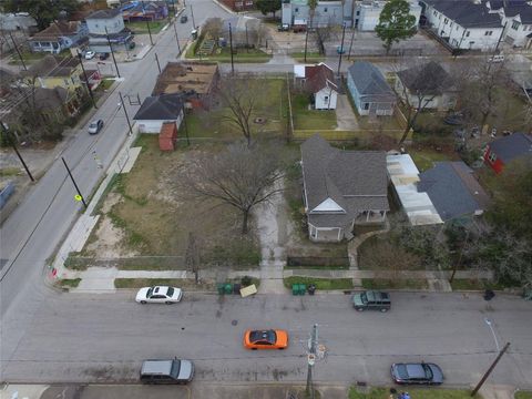 Photo of 1903 Chapman Street, Houston, TX 77009 (MLS # 47271568)