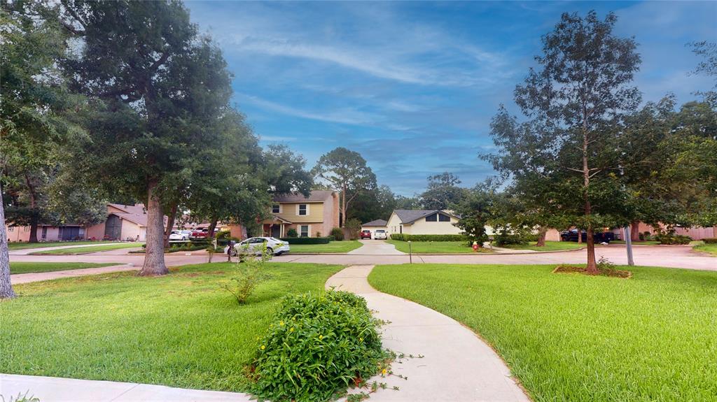811 Devonport Lane, Seabrook, Texas image 3
