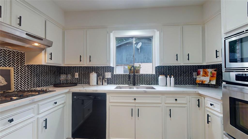 811 Devonport Lane, Seabrook, Texas image 13