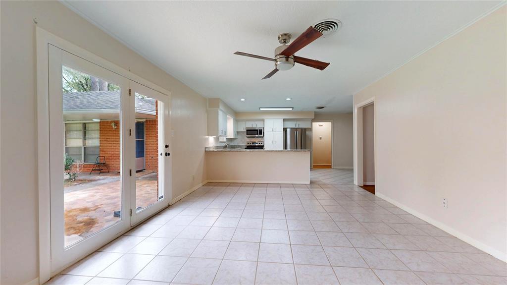 10214 Brooktree Drive, Houston, Texas image 6