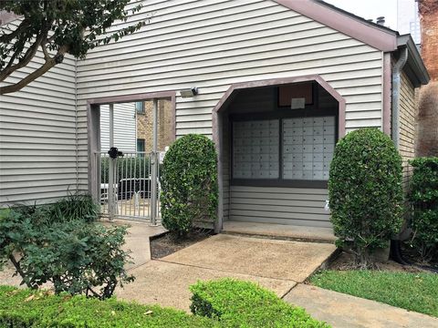 Photo of 2025 Augusta Drive #804, Houston, TX 77057 (MLS # 55774219)