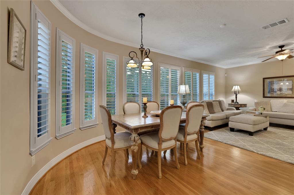 2814 S Cotswold Manor Drive, Kingwood, Texas image 8