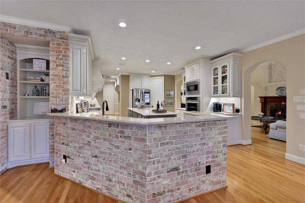 2814 S Cotswold Manor Drive, Kingwood, Texas image 5