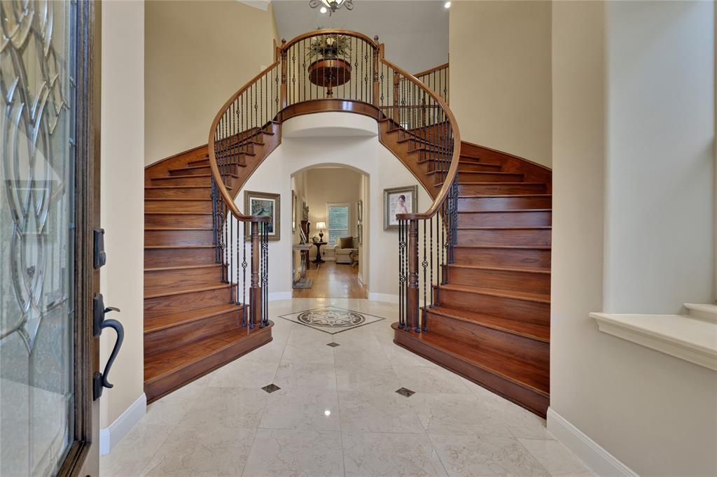 2814 S Cotswold Manor Drive, Kingwood, Texas image 2
