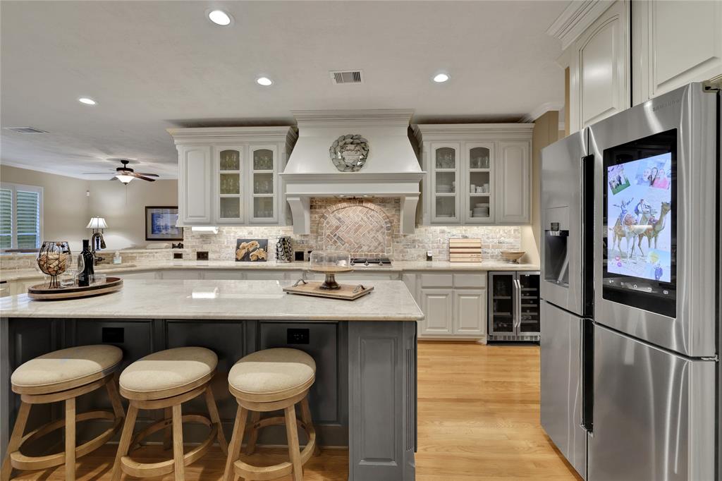 2814 S Cotswold Manor Drive, Kingwood, Texas image 3