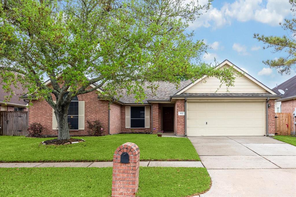 3522 Misty View Lane, Friendswood, Texas image 1