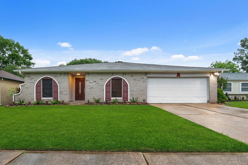 316 Brookdale Dr Drive, League City, Texas image 1