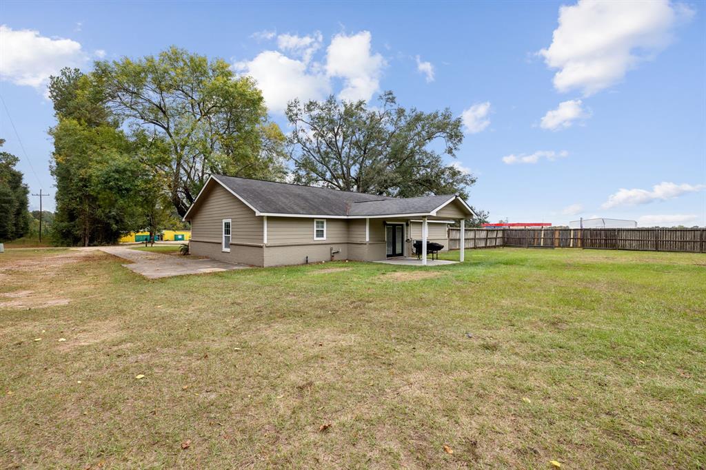 209 Kings Row, Livingston, Texas image 32