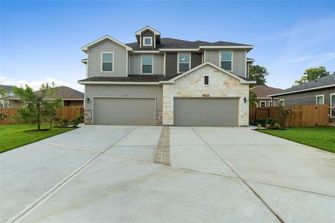 Photo of 217 Oakcrest #B, Conroe, TX 77304 (MLS # 62480941)