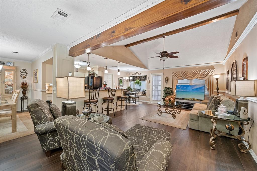 2009 Tanglebriar Lane, Dickinson, Texas image 6
