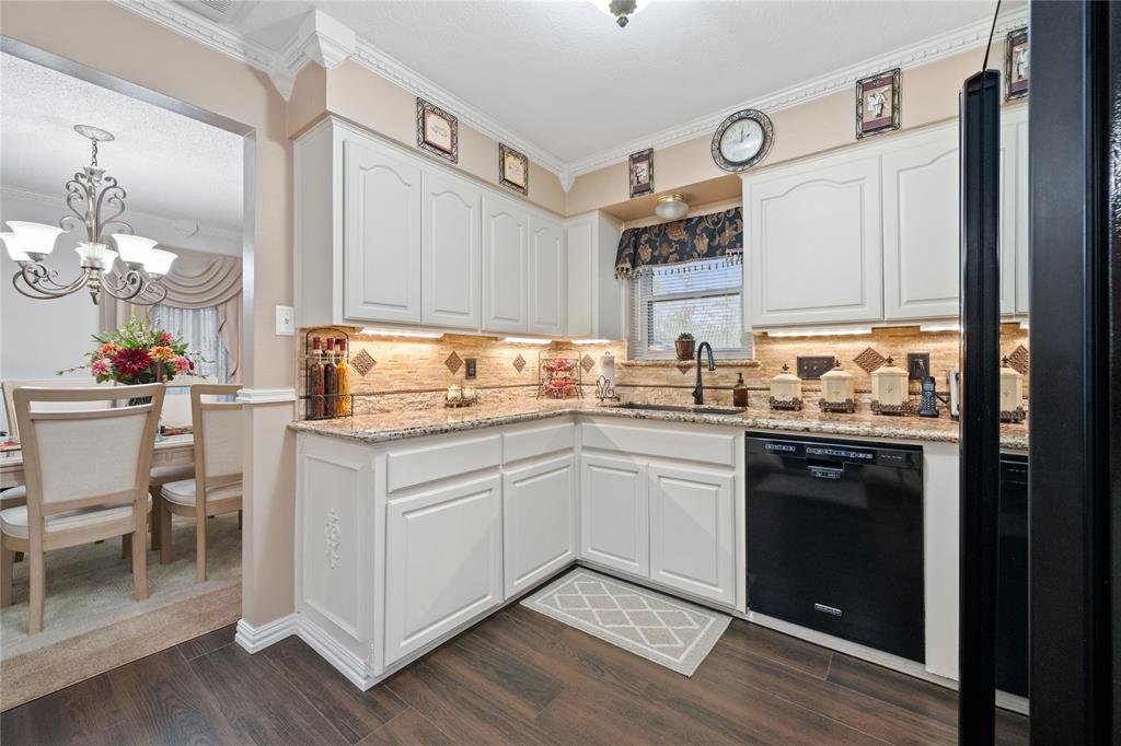 2009 Tanglebriar Lane, Dickinson, Texas image 11