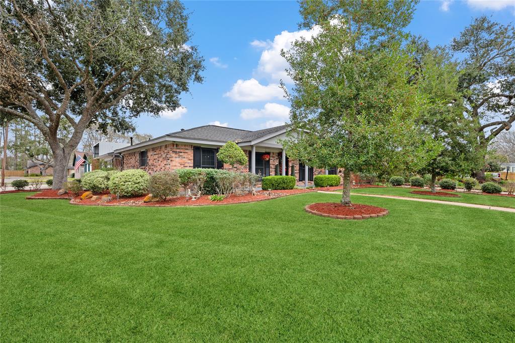 2009 Tanglebriar Lane, Dickinson, Texas image 4