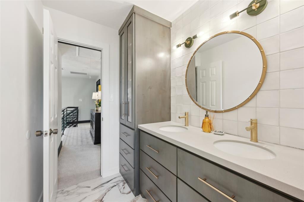 11 Devonshire Drive, Conroe, Texas image 33
