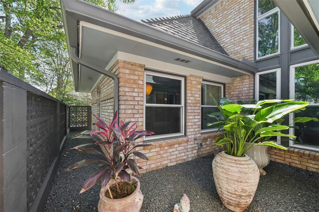 11 Devonshire Drive, Conroe, Texas image 35