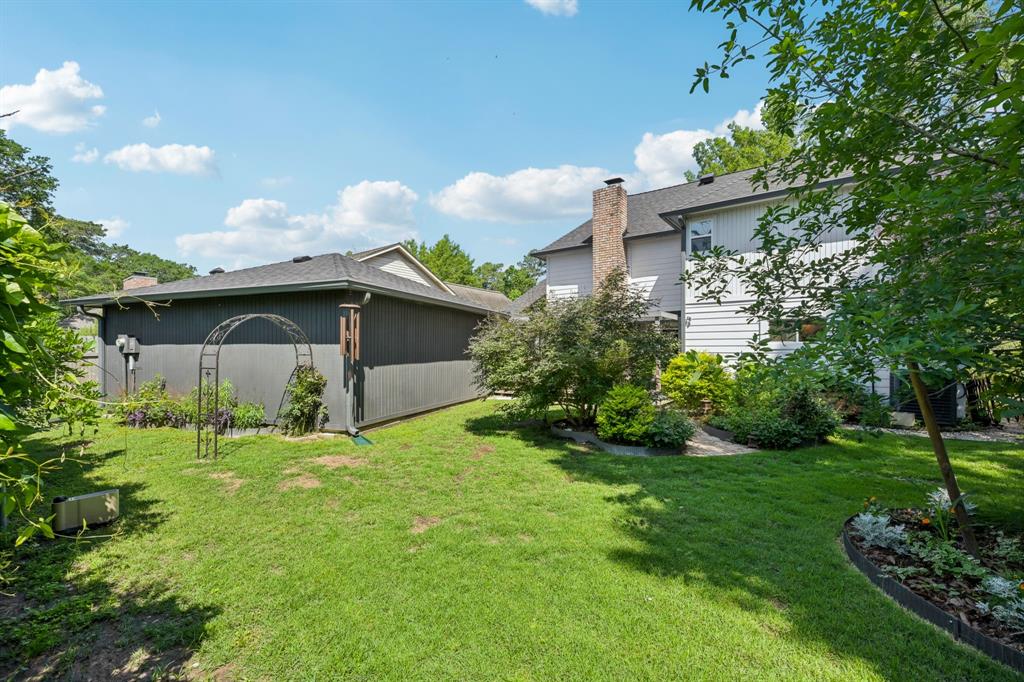 11 Devonshire Drive, Conroe, Texas image 38